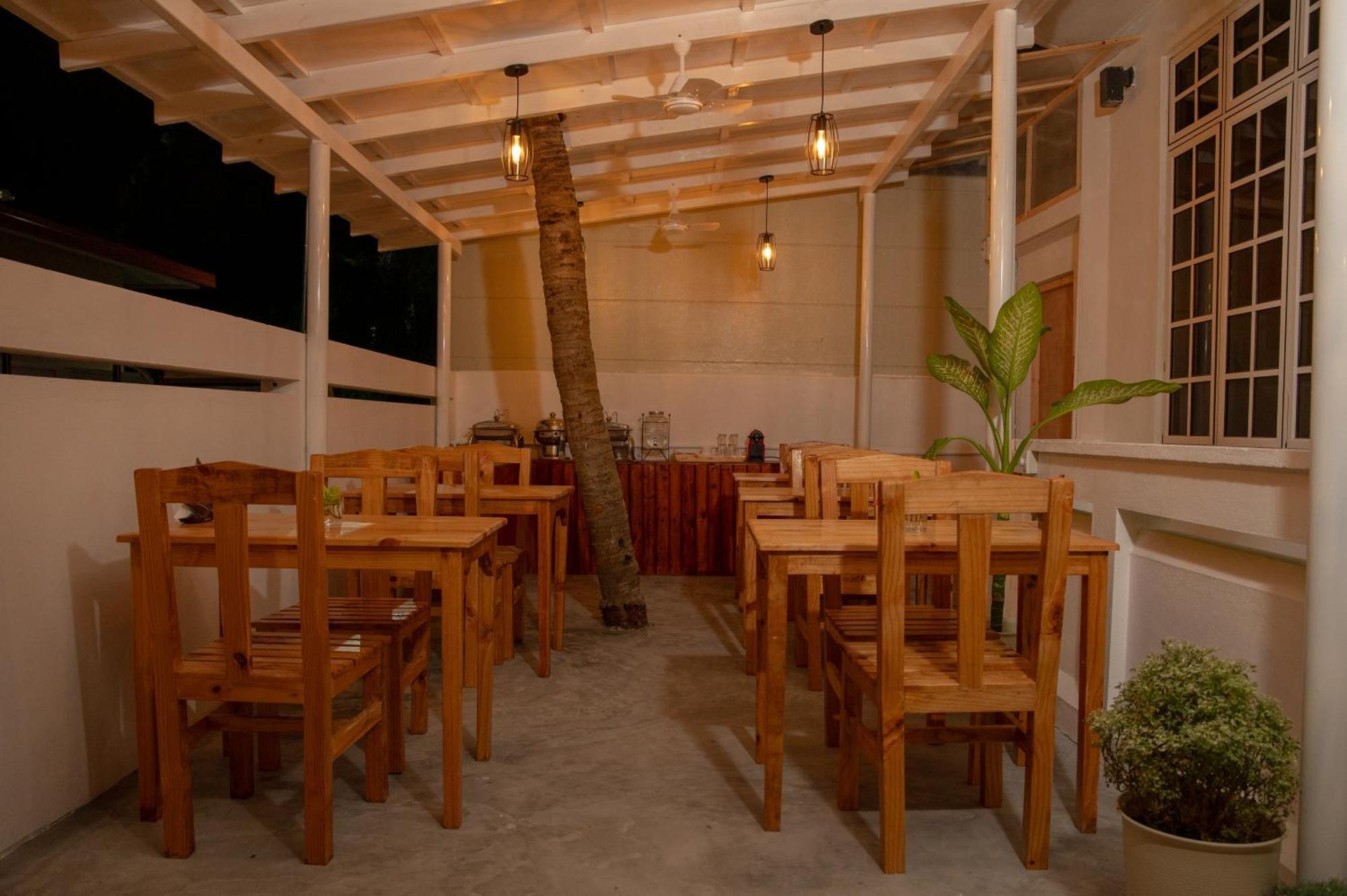 Biosphere Inn Dharavandhoo Buitenkant foto